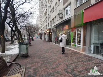 Spatiu comercial 2 intrari cu deschidere la bulevard, zona comerciala excelenta,Dristor - foto 2