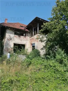 Teren 11230 m.p.  + Conac - necesita renovare - foto 4