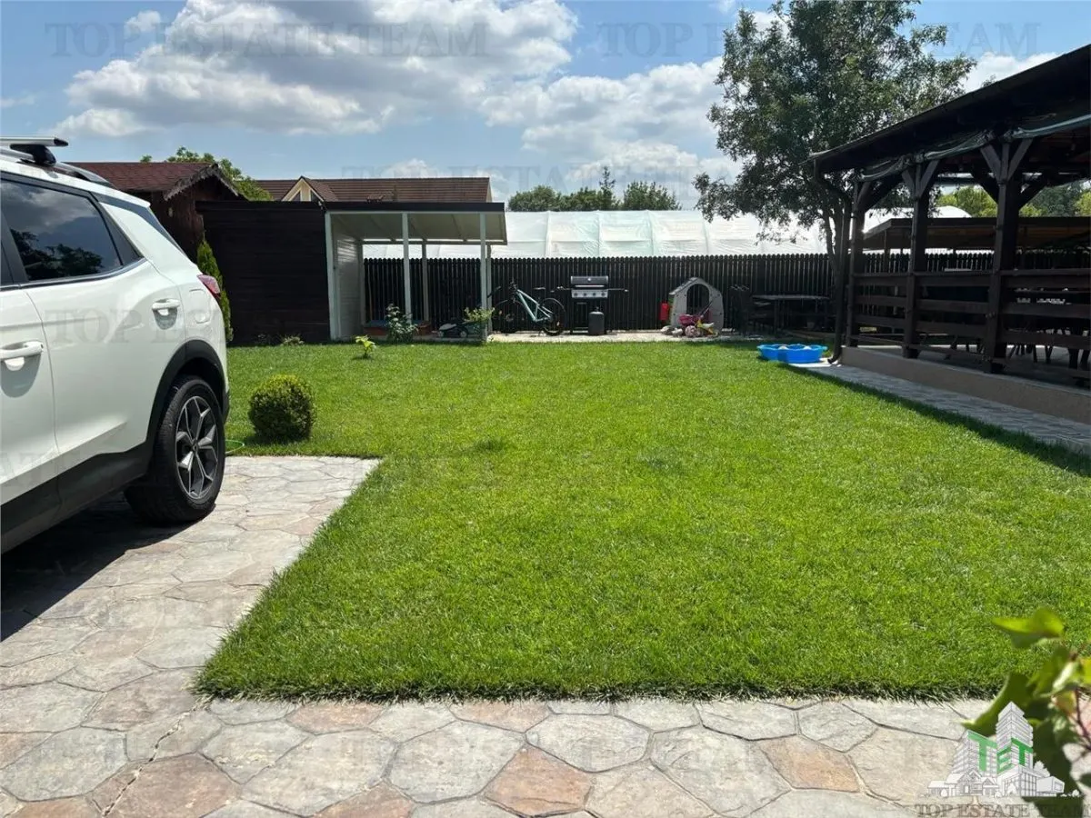 Se Alquila: Casa Unifamiliar Amueblada y Equipada, 5 Dormitorios | 520 m² Terreno, Gulia, Târtășești - foto 2