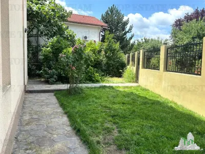 Se Alquila: Casa Unifamiliar Amueblada y Equipada, 5 Dormitorios | 520 m² Terreno, Gulia, Târtășești - foto 4