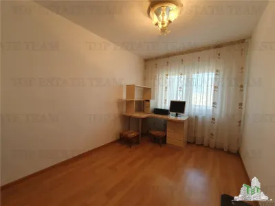 Apartament 4 Camere bloc Petromar in zona Gara Constanta - foto 5