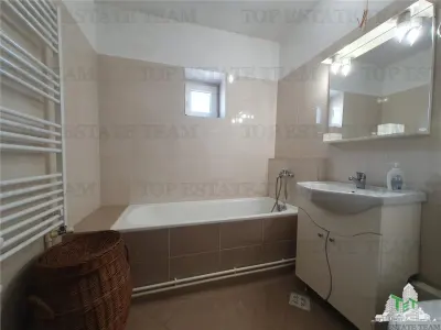 Apartament 4 Camere bloc Petromar in zona Gara Constanta - foto 8
