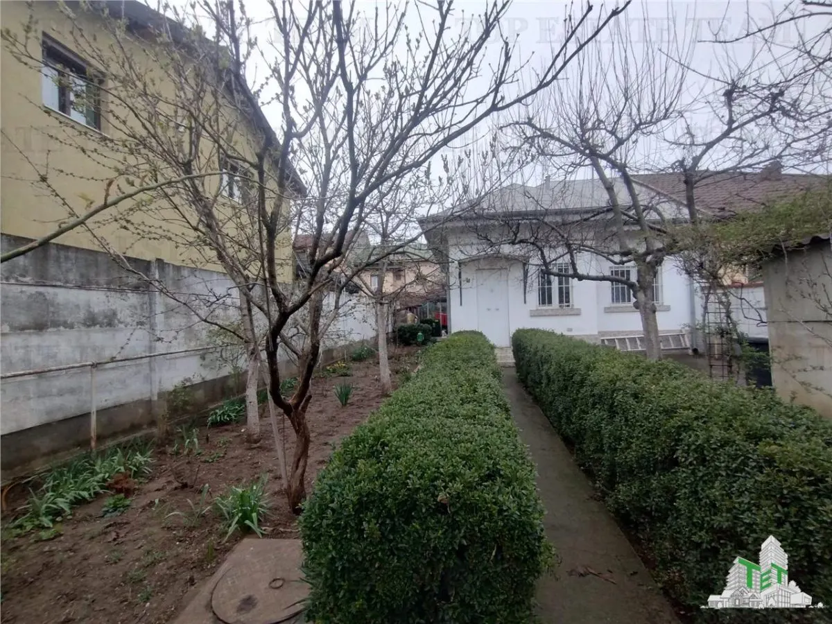 Casa individuala cu garaj si curte libera 300 mp, zona excelenta Brancoveanu - foto 1