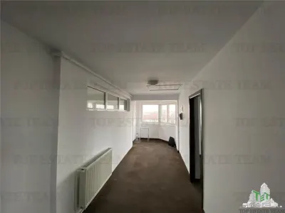 Apartament 2 camere spatioase , pozitionare excelenta si acces rapid metrou Aparatorii  Patriei, Facultatea ,,Spiru Hareat,, - foto 1