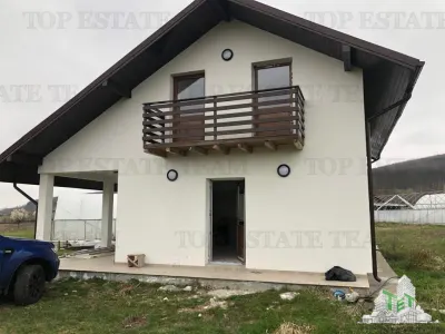 Casa de vanzare in Stanomiru  Judetul Valcea cu un teren in suprafata de 320000 mp - foto 10