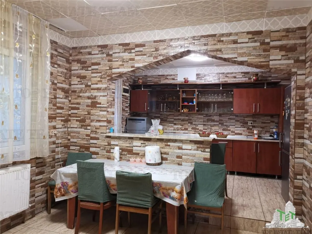 Vila cu etaj in Adunatii Copaceni, p+1+ pod + garaj + anexe, 5 camere, teren 1000mp - foto 4