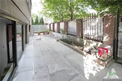 Apartament 2 camere si curte de 37 mp, aproape de Scoala 179 de vanzare in zona Damaroaia - foto 1