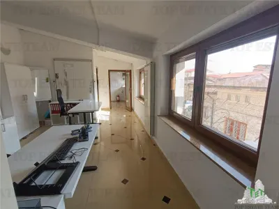 Vanzare vila pretabil birou zona premium, Domenii - foto 1
