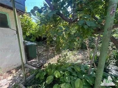 Vanzare teren cu casa Damaroaia - Bucuresti