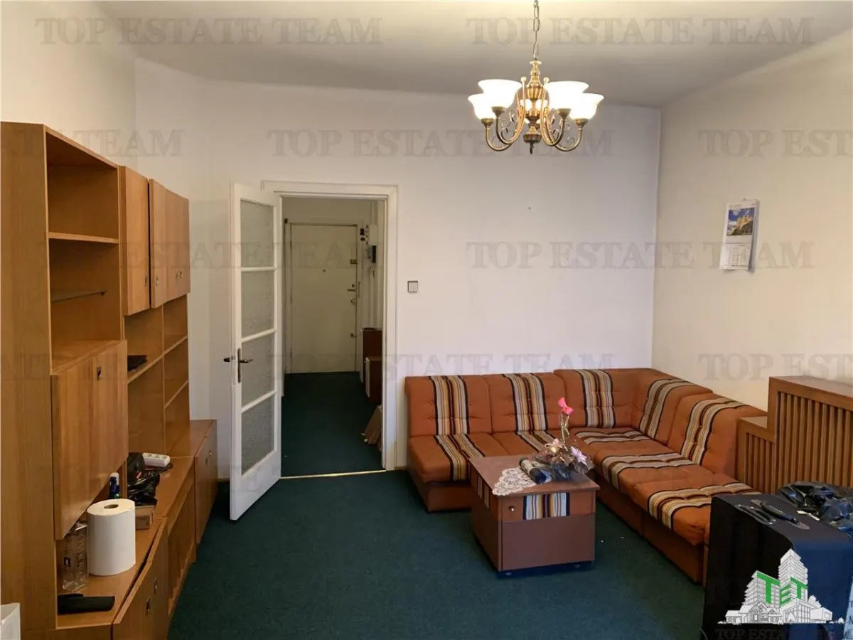 Apartament cu 3 camere de vanzare, Piata Romana - foto 3