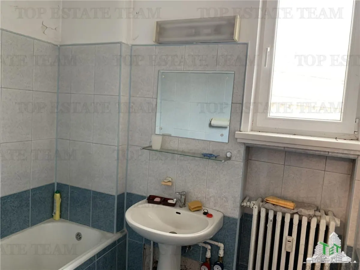 Apartament cu 3 camere de vanzare, Piata Romana - foto 6