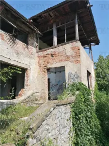 Teren 11230 m.p.  + Conac - necesita renovare - foto 1