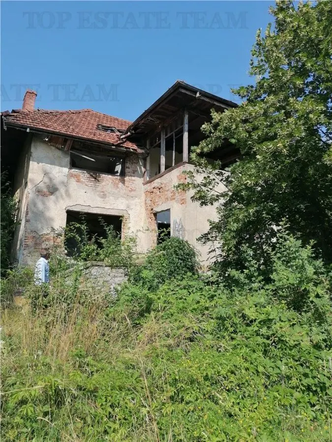 Teren 11230 m.p.  + Conac - necesita renovare - foto 4