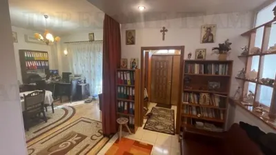 Apartament 5 camere in vila si curte 400 mp de vanzare zona Armeneasca - Bucuresti
