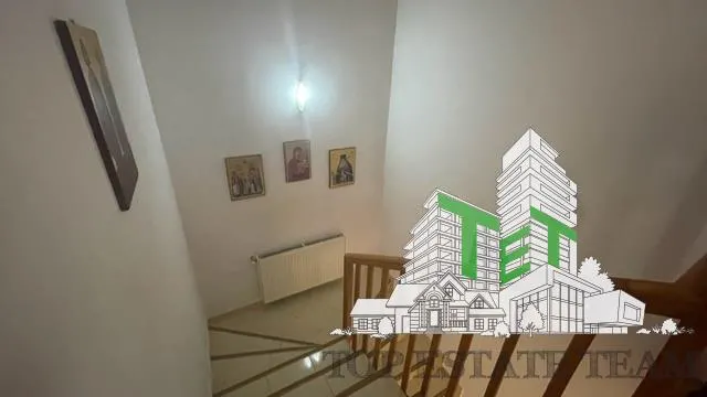 Apartament 5 camere in vila si curte 400 mp de vanzare zona Armeneasca - foto 3