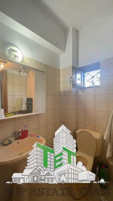 Apartament 5 camere in vila si curte 400 mp de vanzare zona Armeneasca - foto 5