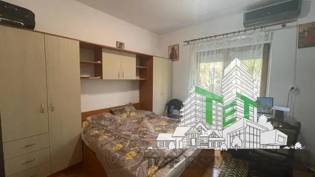 Apartament 5 camere in vila si curte 400 mp de vanzare zona Armeneasca - foto 6