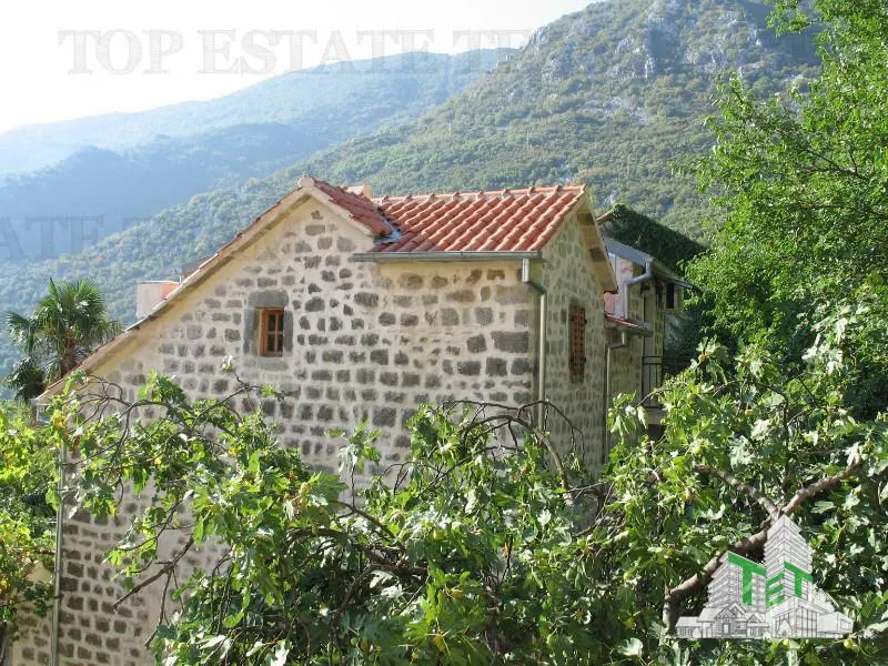 Villa for Sale in Kotor, Montenegro - foto 1