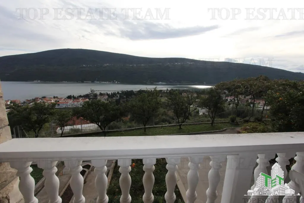 Villa for Sale in Herceg-Novi, Montenegro - foto 1