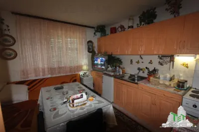 Casa de vanzare in Tivat Muntenegru - foto 2