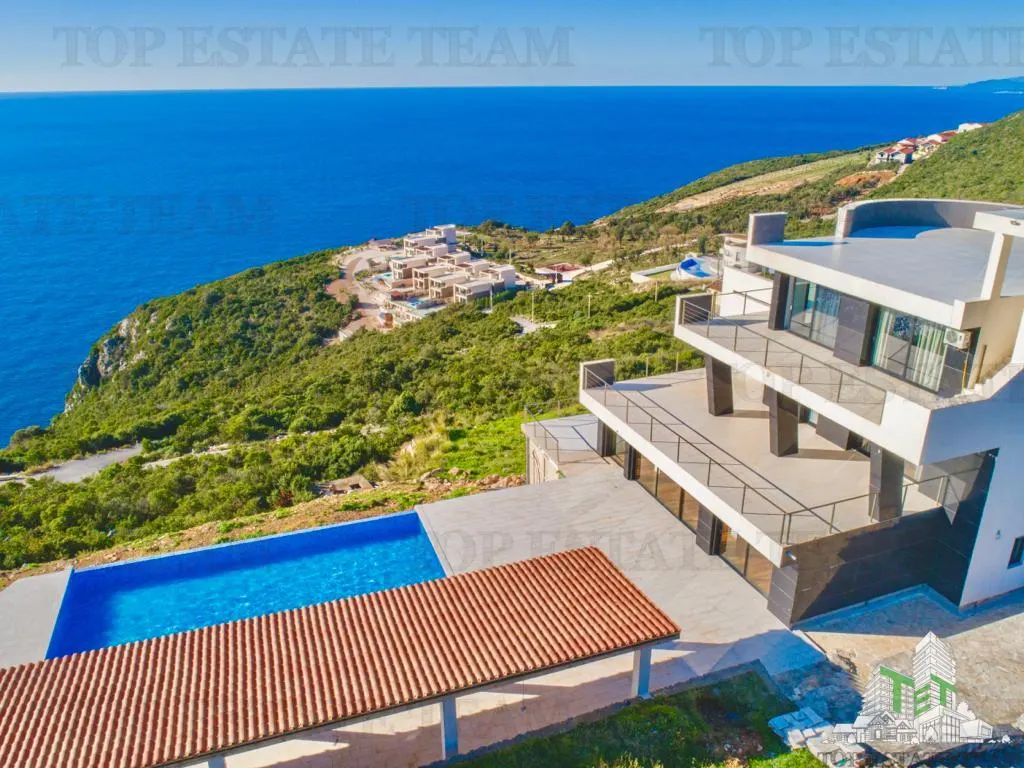 Villa for Sale in Budva, Montenegro - foto 2