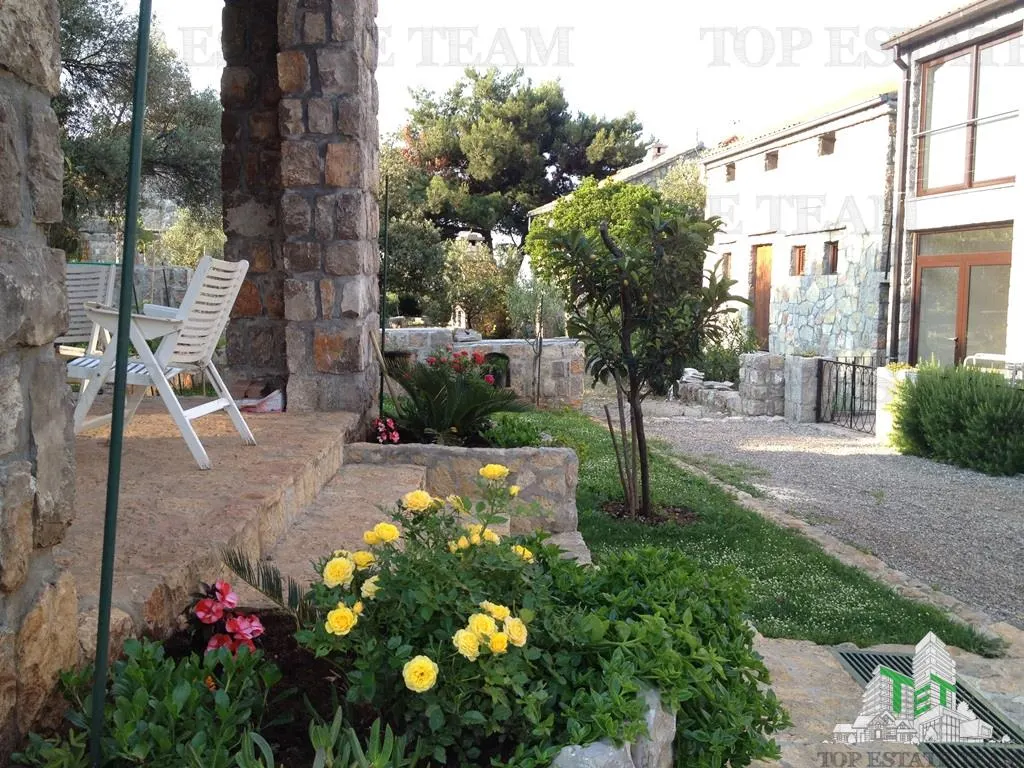 Villa for Sale in Herceg-Novi, Montenegro - foto 7