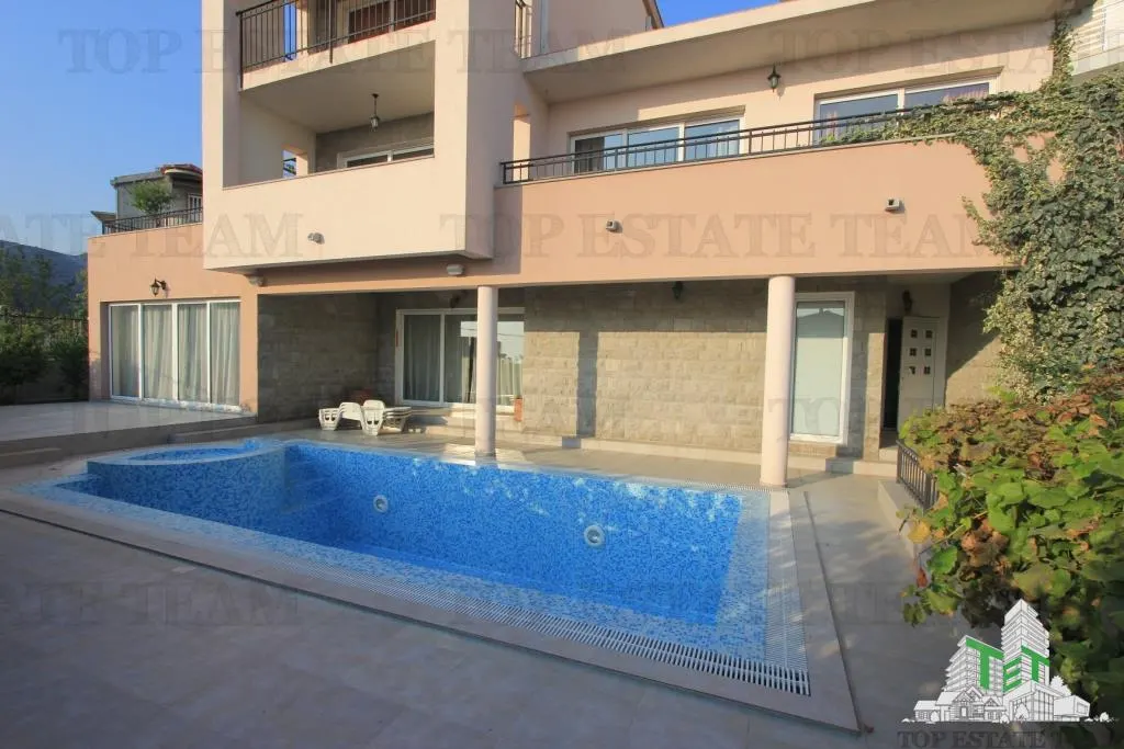Villa for Sale in Budva, Montenegro - foto 4