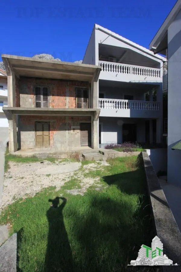 Villa for Sale in Kotor, Montenegro - foto 1