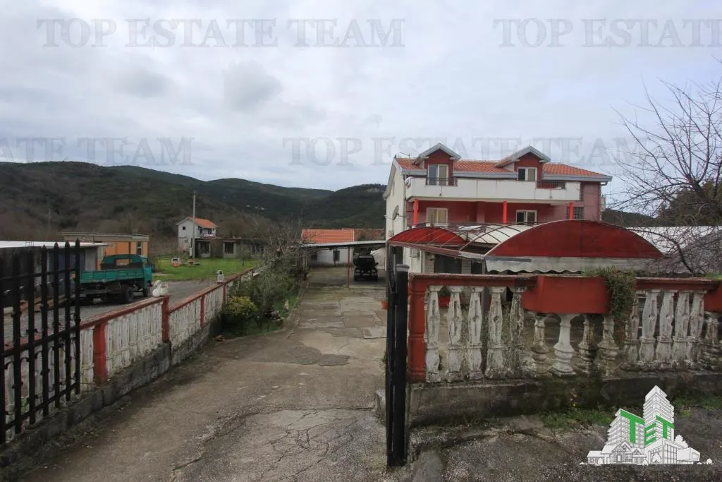 Villa for Sale in Kotor, Montenegro - foto 1