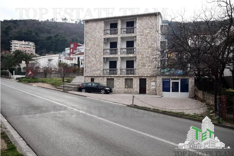 Villa for Sale in Budva, Montenegro - foto 1