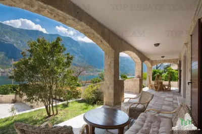 Casa de vanzare in Kotor Muntenegru - Prcanj