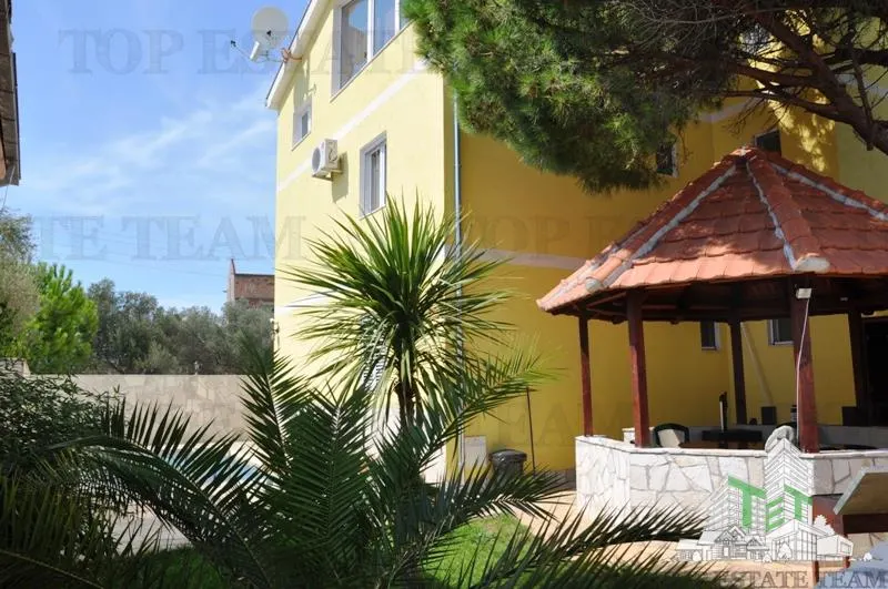 Villa for Sale in Tivat, Montenegro - foto 2
