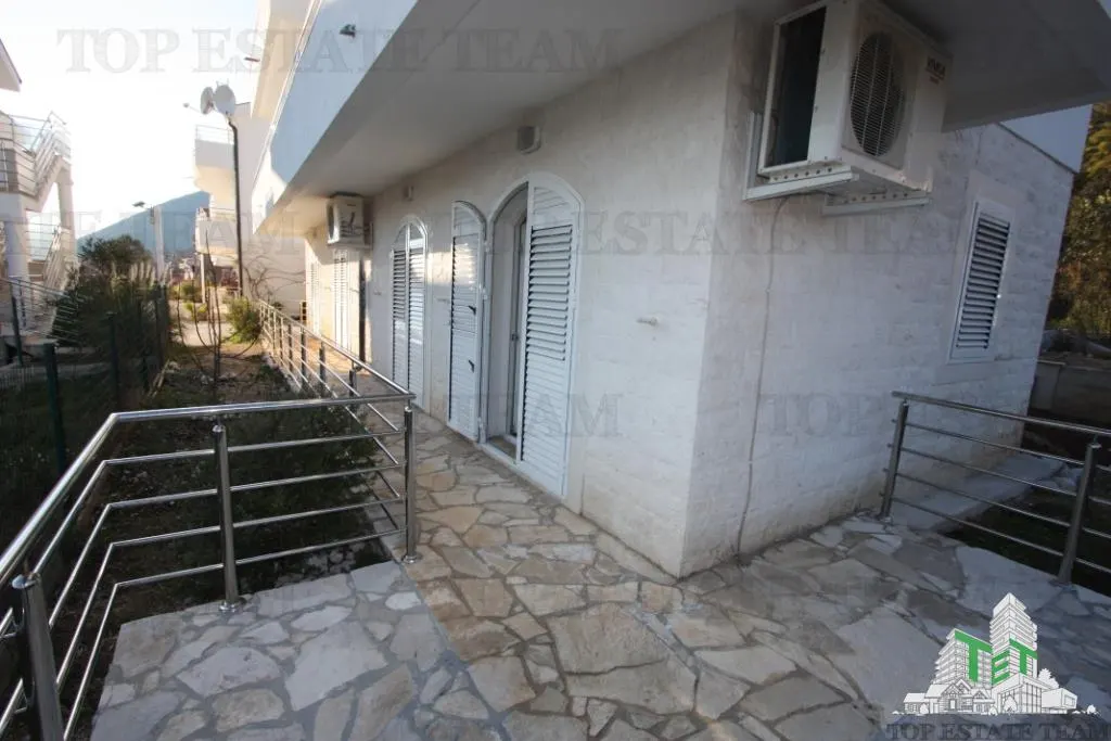 Apartment for Sale in Herceg-Novi, Montenegro - foto 6
