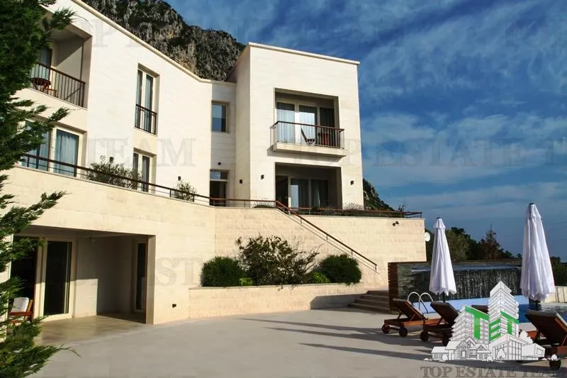 Villa for Sale in Budva, Montenegro - foto 2