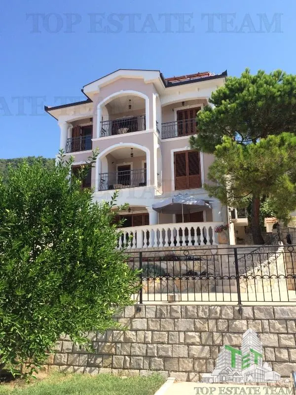 Villa for Sale in Bar, Montenegro - foto 1