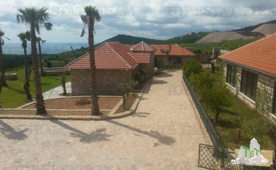 Villa for Sale in Budva, Montenegro - foto 4