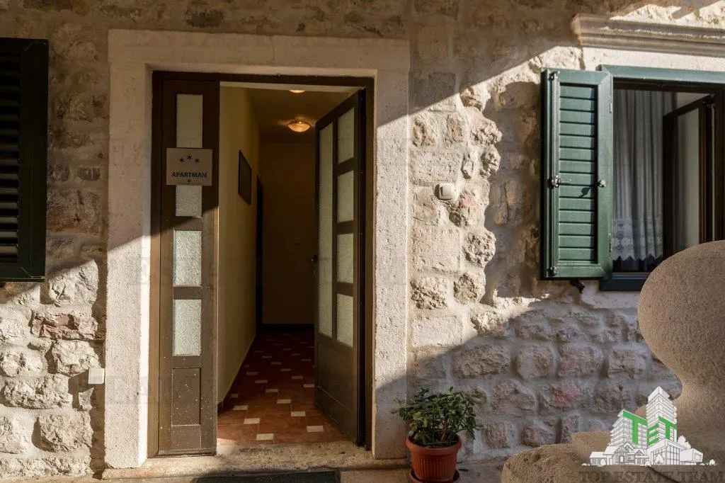 Villa for Sale in Kotor, Montenegro - foto 18