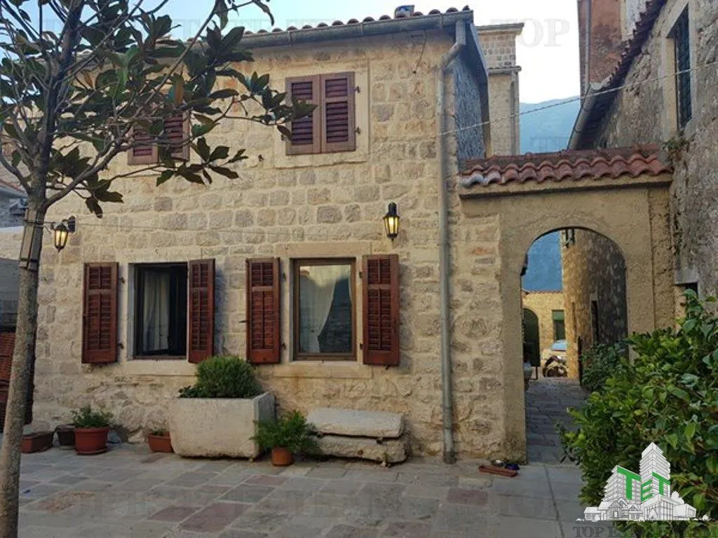 Villa for Sale in Kotor, Montenegro - foto 8