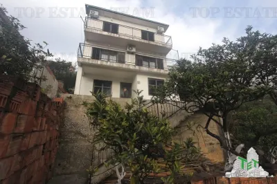 Villa en Venta en Herceg-Novi, Montenegro - Herceg Novi