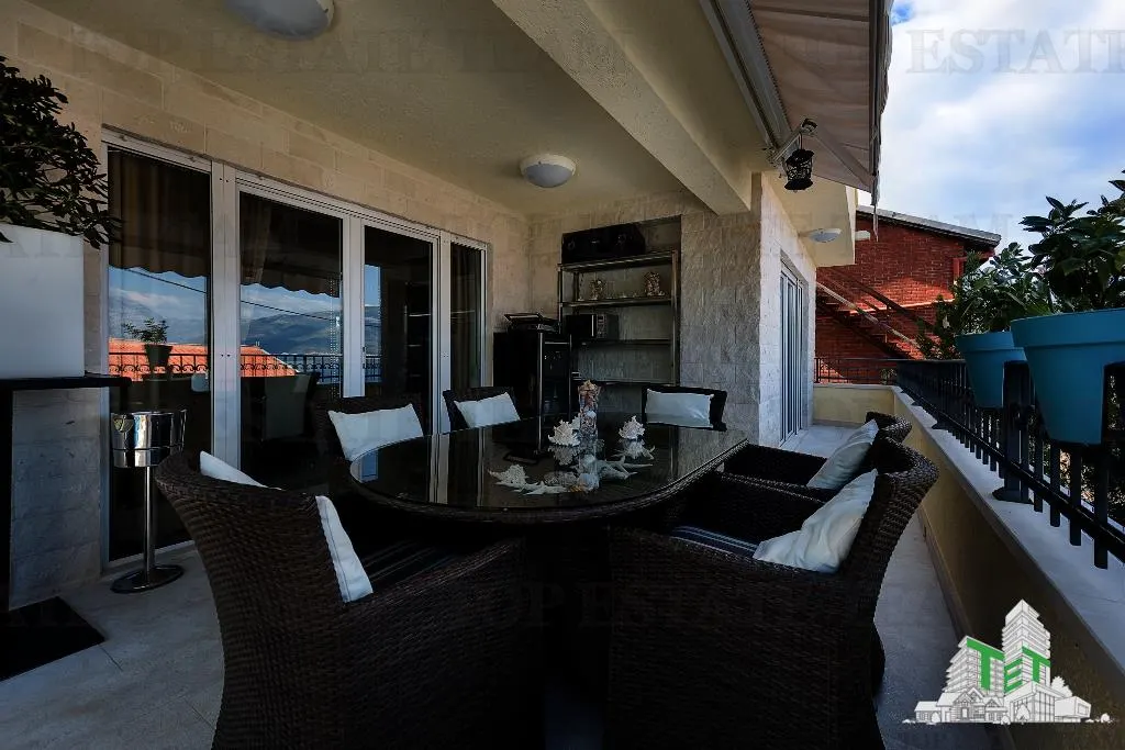 Villa for Sale in Tivat, Montenegro - foto 22