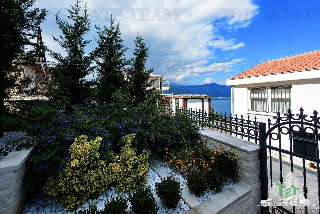 Villa for Sale in Tivat, Montenegro - foto 4