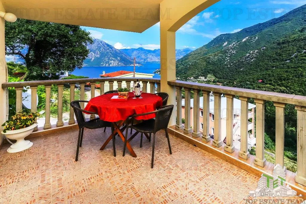 Casa de vanzare in Kotor Muntenegru - foto 1