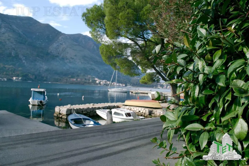 Casa de vanzare in Kotor Muntenegru - foto 1