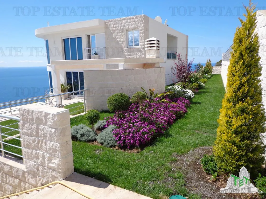 Villa for Sale in Bar, Montenegro - foto 1