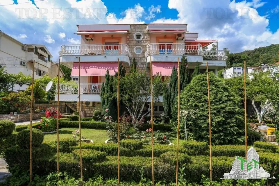 Casa de vanzare in Herceg-Novi Muntenegru - foto 1