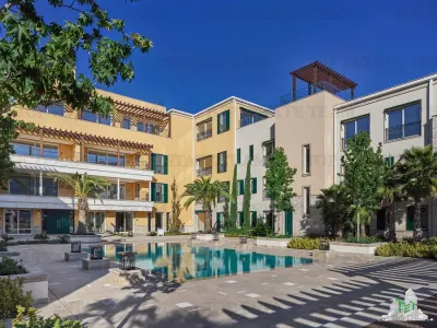 Apartamento en Venta en Herceg-Novi, Montenegro - foto 2