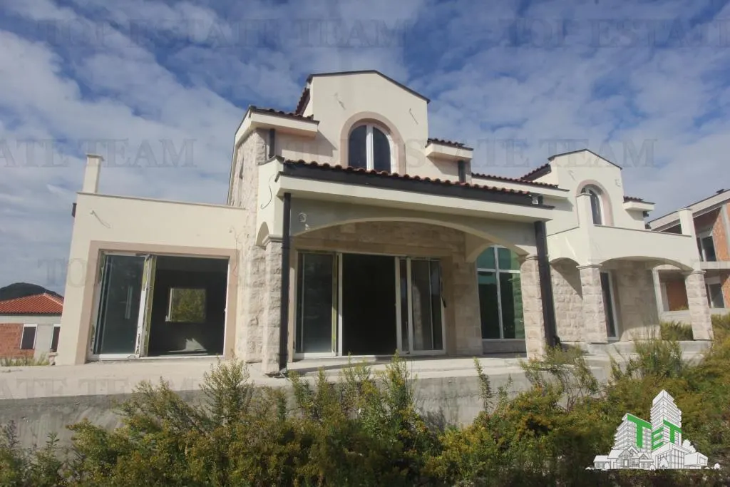 Casa de vanzare in Herceg-Novi Muntenegru - foto 1