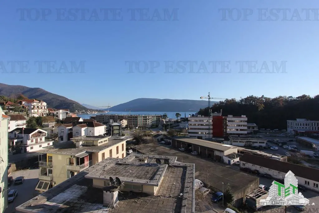 Apartment for Sale in Herceg-Novi, Montenegro - foto 4