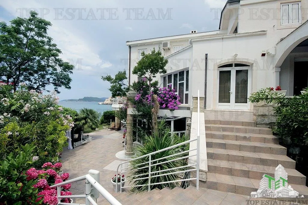 Villa for Sale in Budva, Montenegro - foto 4