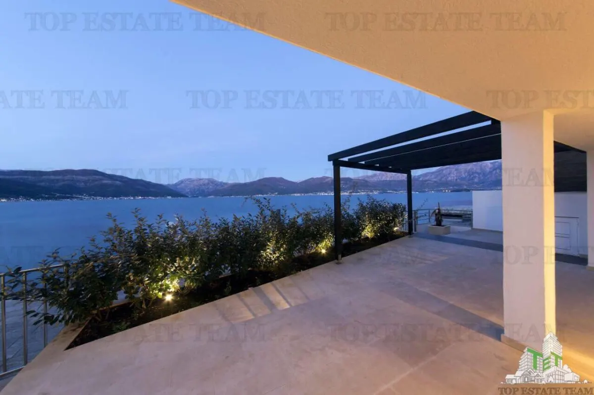 Villa for Sale in Tivat, Montenegro - foto 7